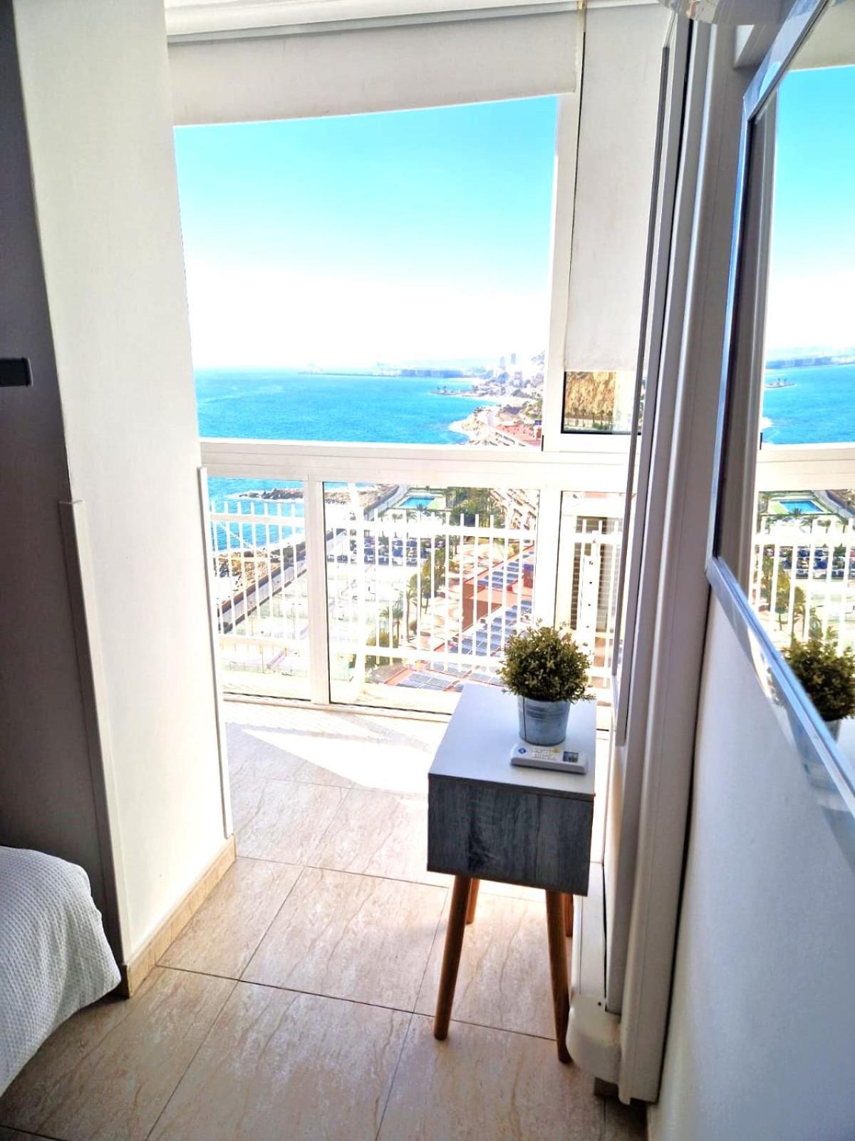 Vistas Al Mar. Gran Salon. Playa A 1 Minuto. Wifi Apartman Alicante Kültér fotó